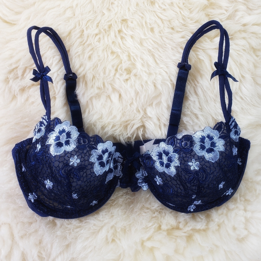 Victoria's Secret blue, embroidered bra, size 34C